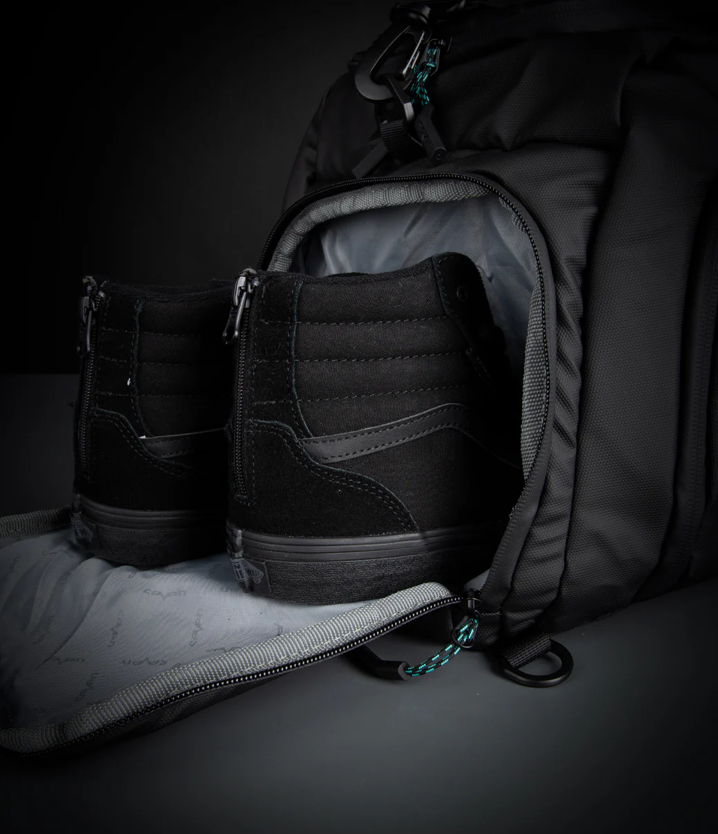 ROAM TRAVEL DUFFLE BACKPACK - BLACK - Image 4